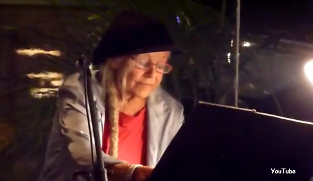 Gilli Smyth<br>1933. – 2016.<br>22. Kolovoza – 2016.
